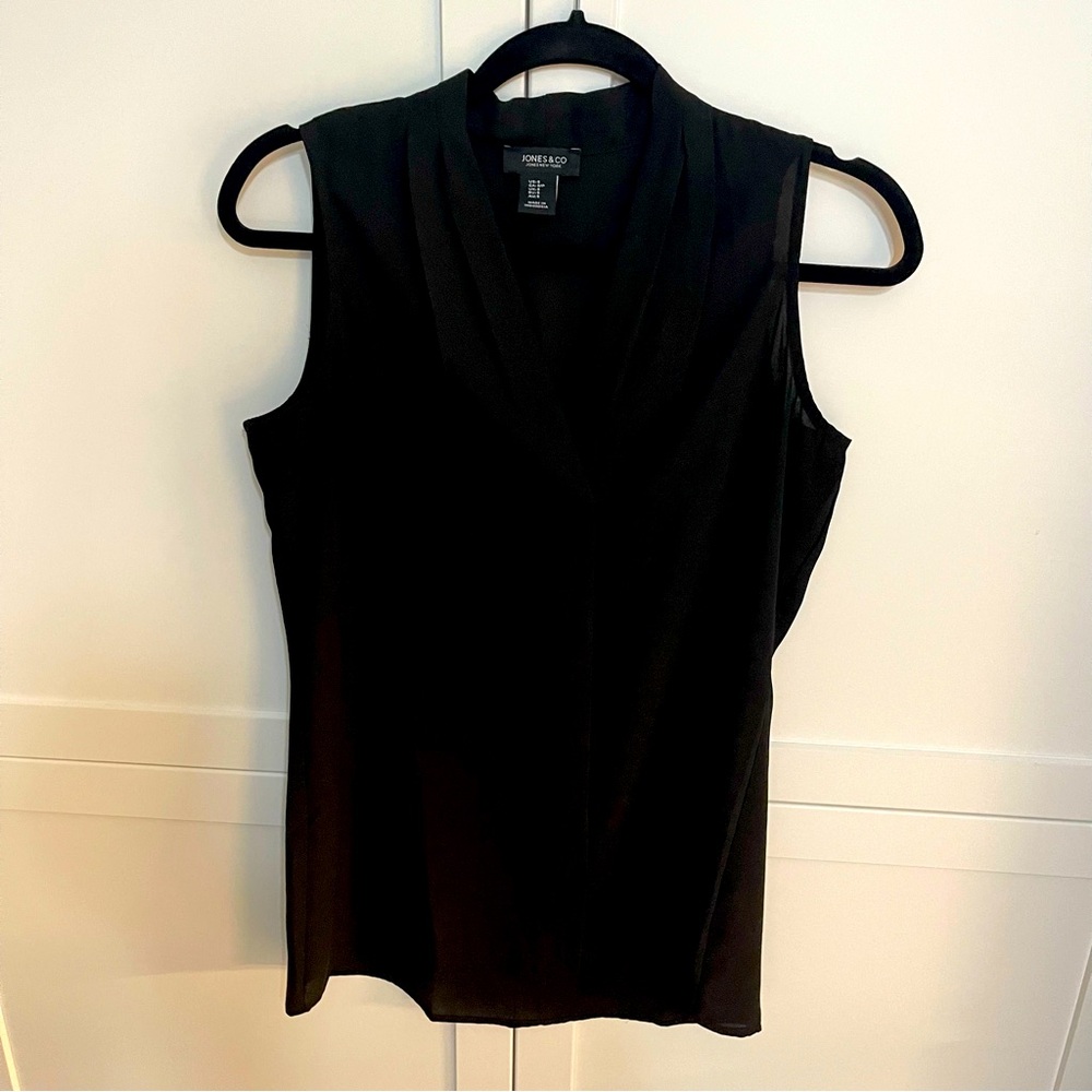 Jones & Co. Black V neck sleeveless blouse size small